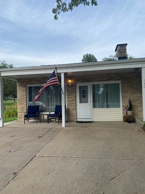 Front patio - 132 N Stewart St