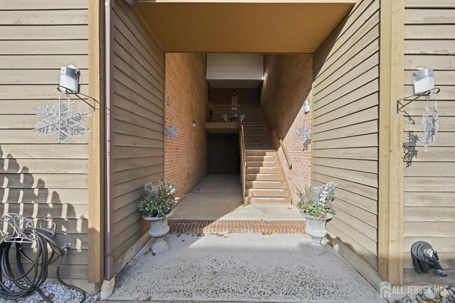 Building Photo - 85 Laurel Hollow Ct