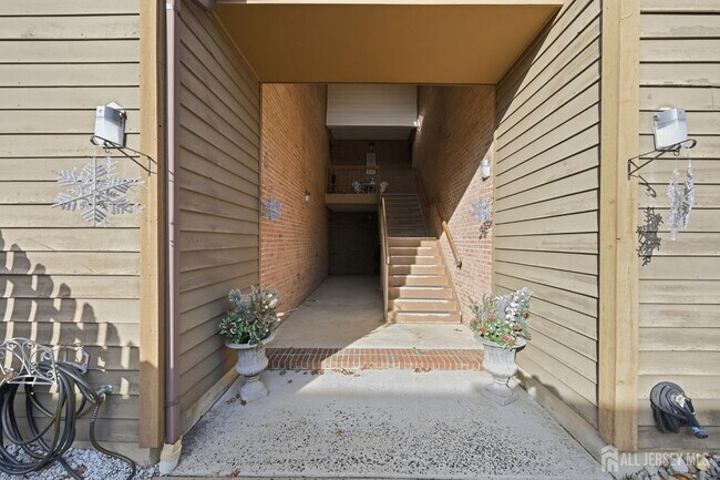 Foto del edificio - 85 Laurel Hollow Ct