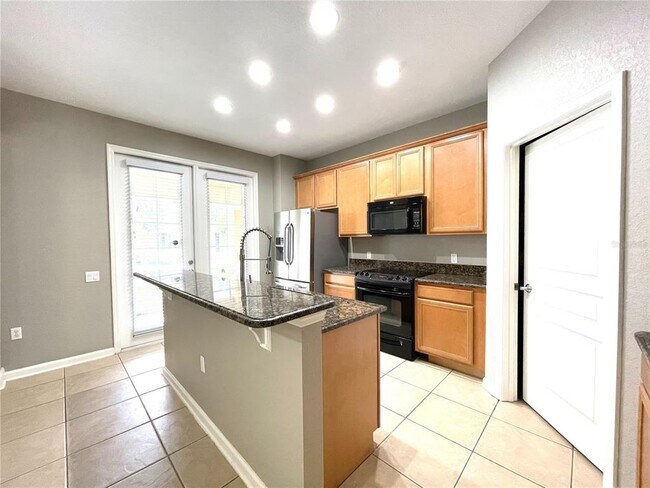 Foto del edificio - 7727 Fairgrove Ave