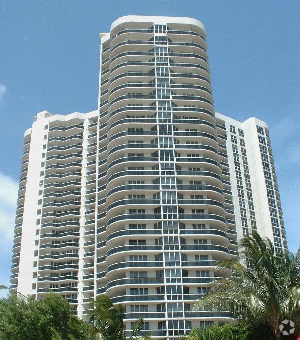 L'Hermitage Condominiums Apartments in Fort Lauderdale, FL