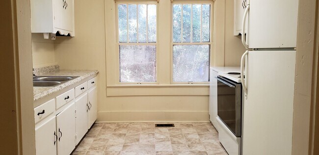 Foto del edificio - 1211 N Main St