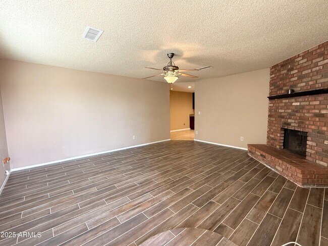Foto del edificio - 5110 W Wood Dr