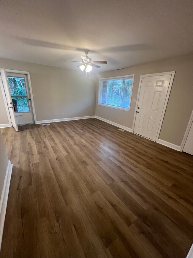 Foto del edificio - 2933 Courtney Rd