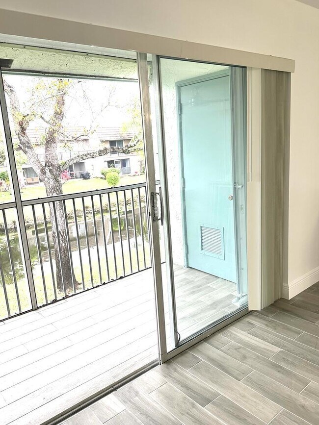 2750 Forest Hills Blvd Unit 206, Coral Springs, FL 33065 Condo for