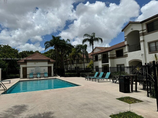 Foto del edificio - 570 S Park Rd