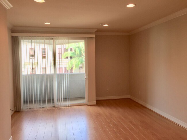 Foto del edificio - Large upgraded 1 Bdrm, 1 Bath w/storage ro...