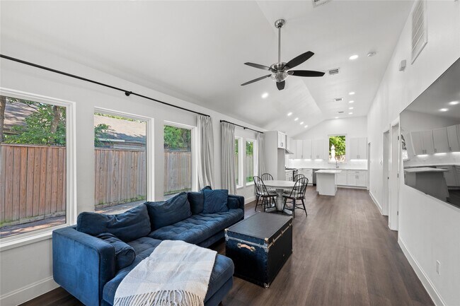 Foto del edificio - 3211 Cochran St