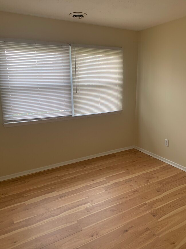 Foto del edificio - 2227 Liverpool Ln