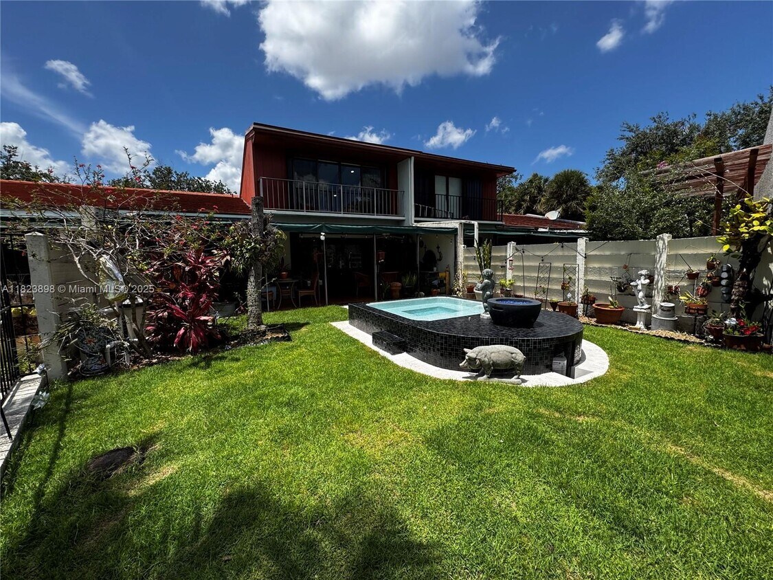 Foto principal - 6984 Greentree Ln