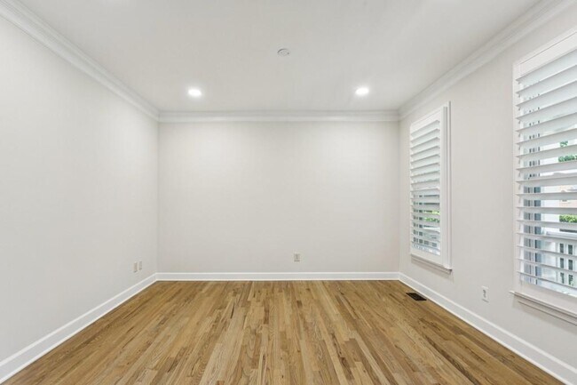 Foto del edificio - 5032 Hickory Hills Dr