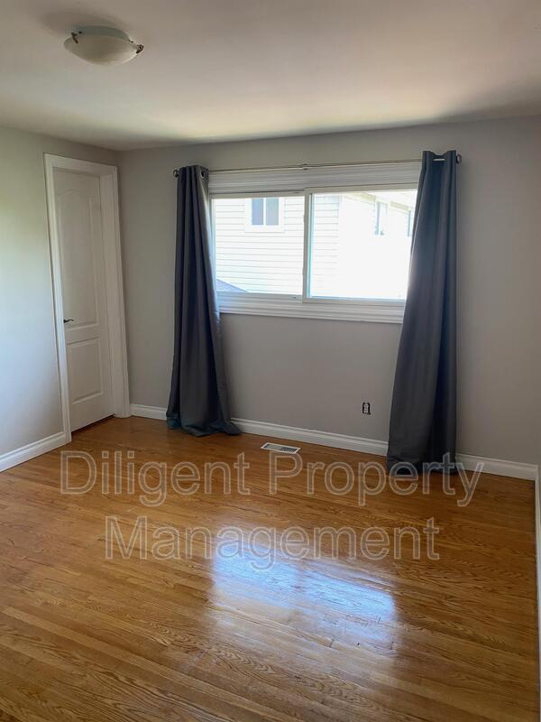 Building Photo - 1326 Hopewell Ave
