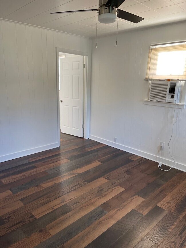 Building Photo - 1 Bedroom/1 Bath Cottage  Kingsport, TN