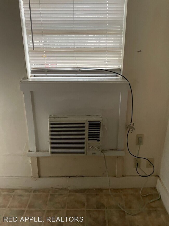 Building Photo - 1 br, 1 bath House - 1526 Ave E, Apt. A