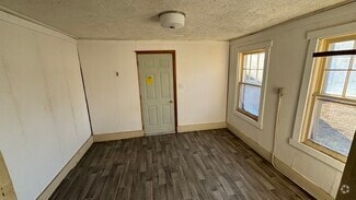 Building Photo - 1509 W 5th St