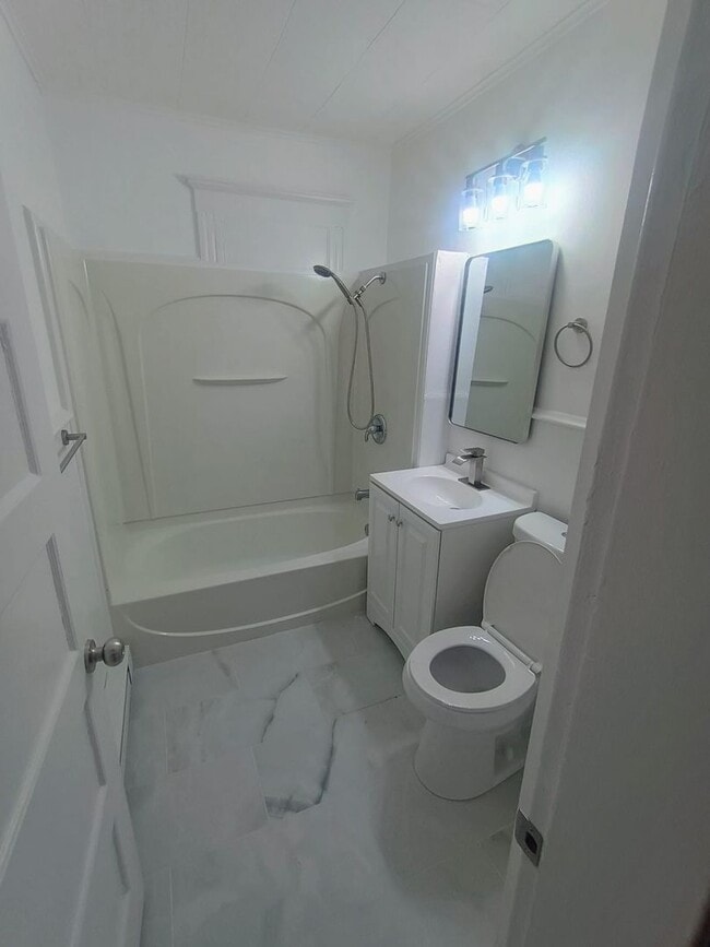 Building Photo - 152 Turner Ave