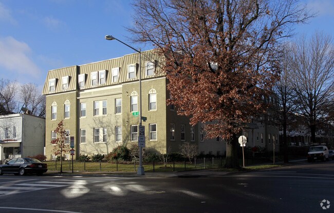 Primary Photo - 1300 Taylor St NW