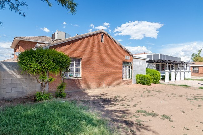 Building Photo - 1538 W McDowell Rd