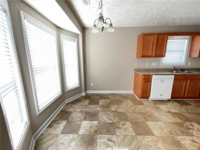 Foto del edificio - 1465 Avoncroft Dr