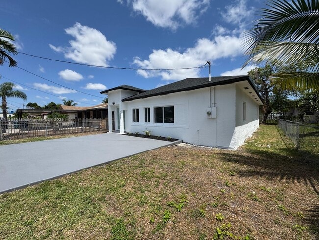 Foto del edificio - 3039 NW 51st Terrace