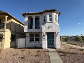Building Photo - 3349 S Primrose