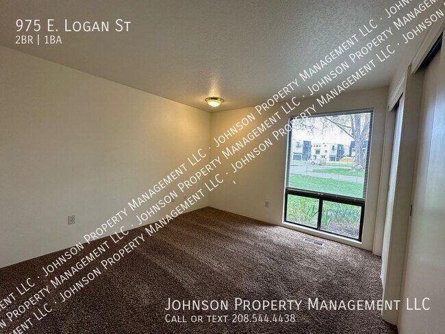 Foto del edificio - 975 E Logan St