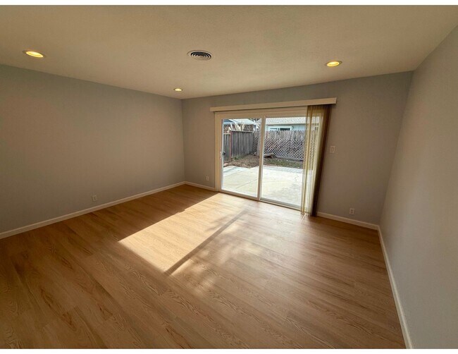 Foto del edificio - 4 bedroom home now available in South San Jose near Hellyer County Park!