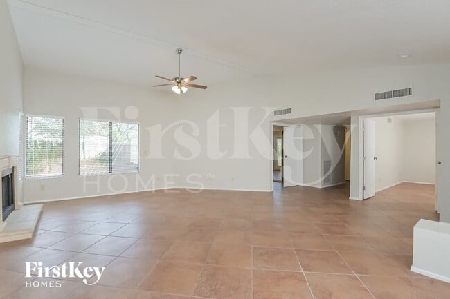 Foto del edificio - 3240 N Hill Farm Dr