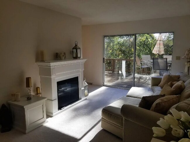 Foto del edificio - 246 Falls Village Rd