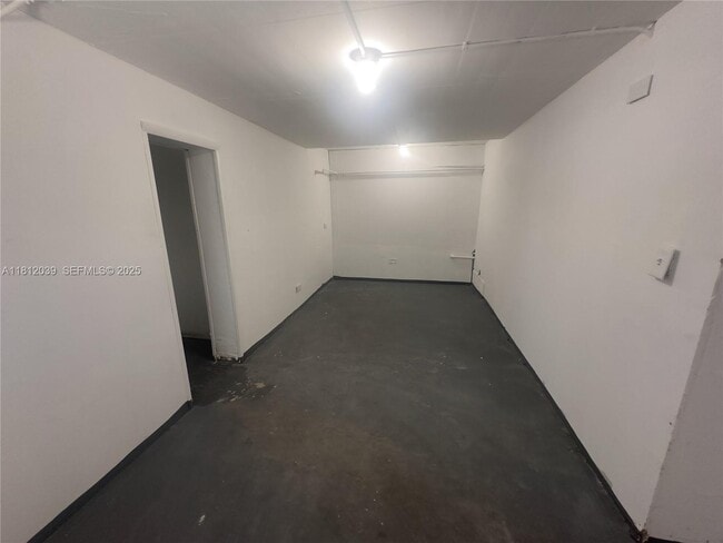 Building Photo - 225 NE 56th St