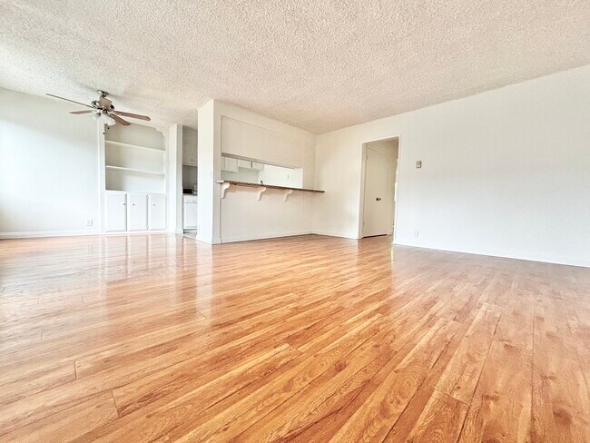 Foto del edificio - 10535 Lindley Ave Northridge, CA 91326