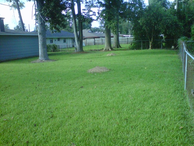 Building Photo - 6369 Blue Grass Dr