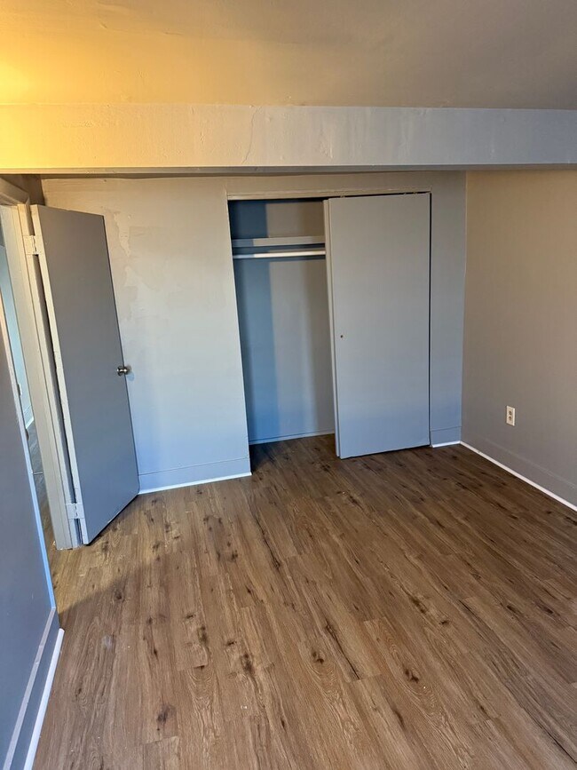 Foto del edificio - Two bedroom House available now!!! 109 1/2 S. Jackson St Section 8 accepted!