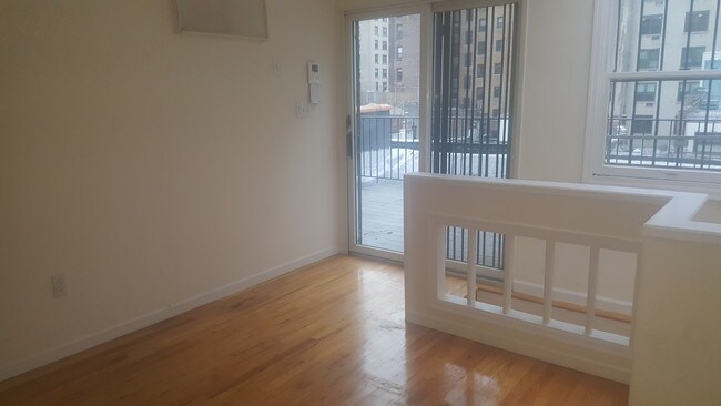 Building Photo - 250 W 102ND St