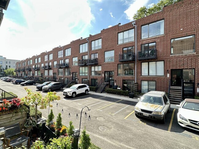 Building Photo - 959 W Grace St