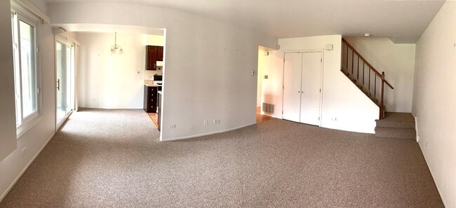 Living room panorama view - 466 Buchanan Ct