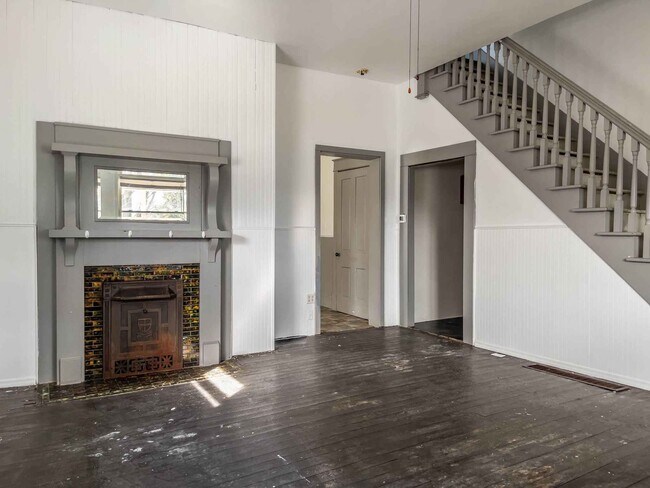 Sala de estar - 320 W Church St