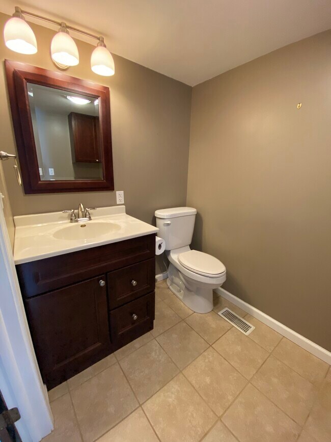 Building Photo - 101 Paradise Pl