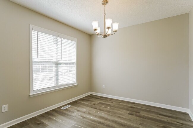 Foto del edificio - 1432 Smokey Mountain Dr