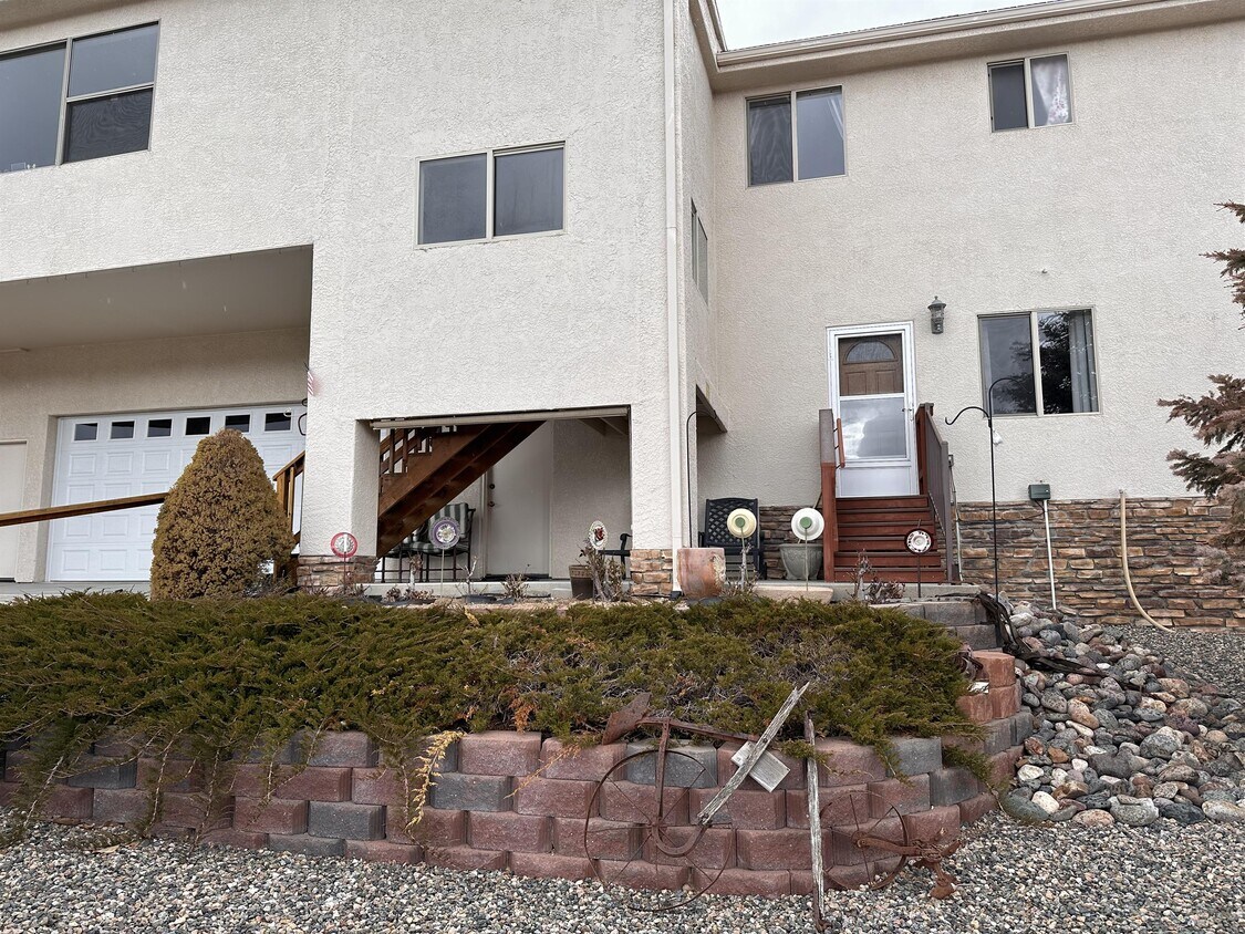 Primary Photo - 655 S Lakeview Dr