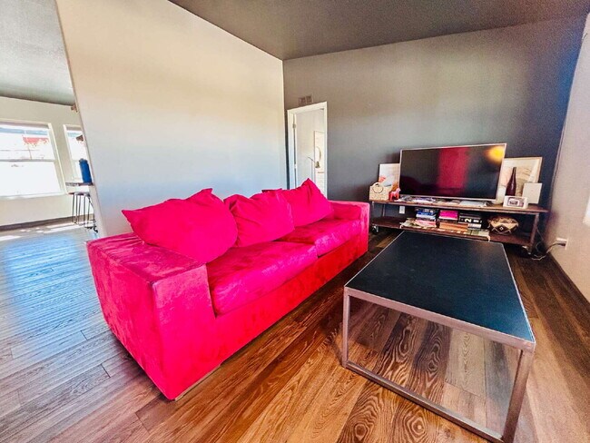 Building Photo - Updated 3 bd, 2 ba on 1.98 Acres with Hot Tub!