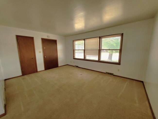 Building Photo - 1644-1646 MITCHELL AVE APTS