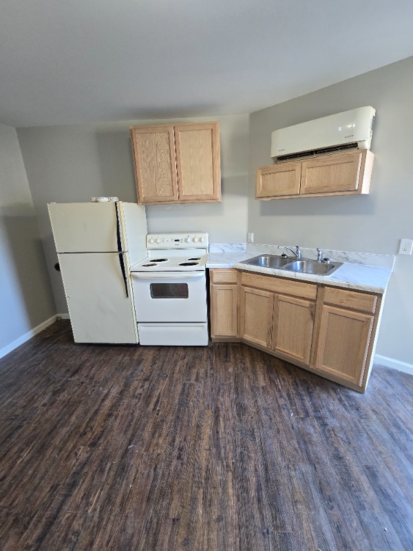 Primary Photo - 215 N Harrisburg Ave