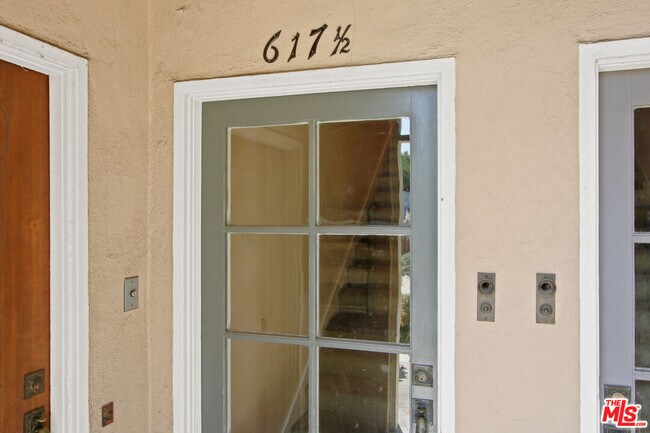 Foto del edificio - 617 N Plymouth Blvd