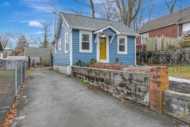 Building Photo - 41 Sunburst Dr