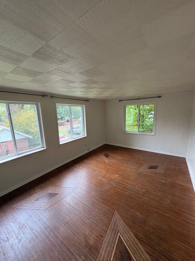 Building Photo - 751-755 River Rd NW