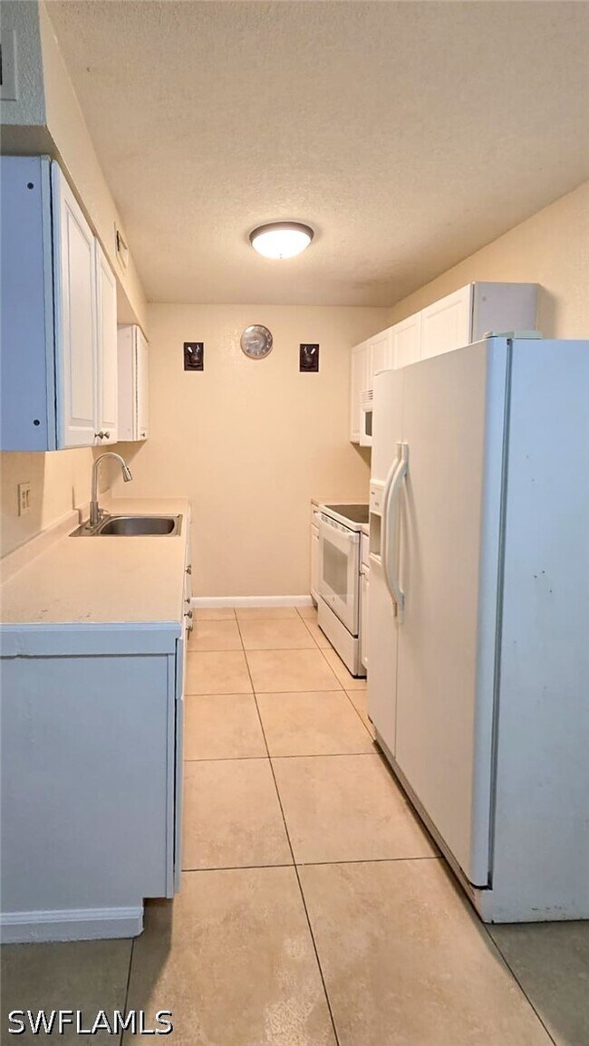 Building Photo - 4621 Bayshore Dr