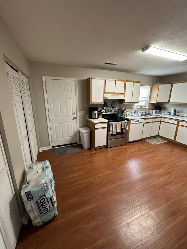 Old Kitchen photo before renovation of cabinets - 1400 Christine Ct