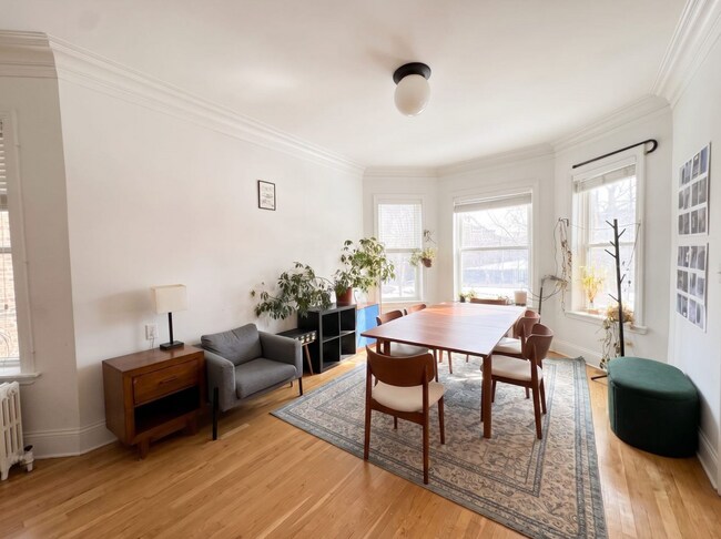 Foto del edificio - 834 W Waveland Ave