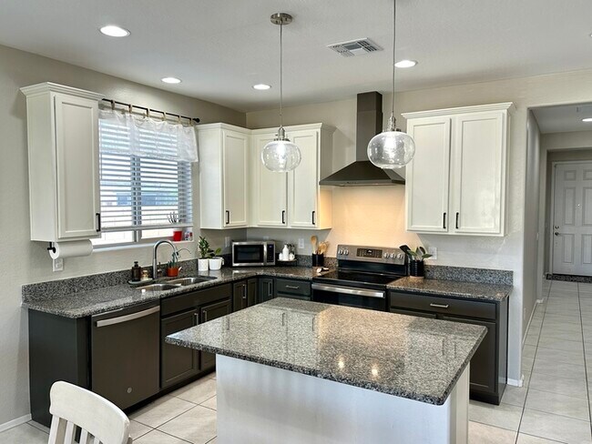 Foto del edificio - Fantastic Casa Vista home with 4 car garag...
